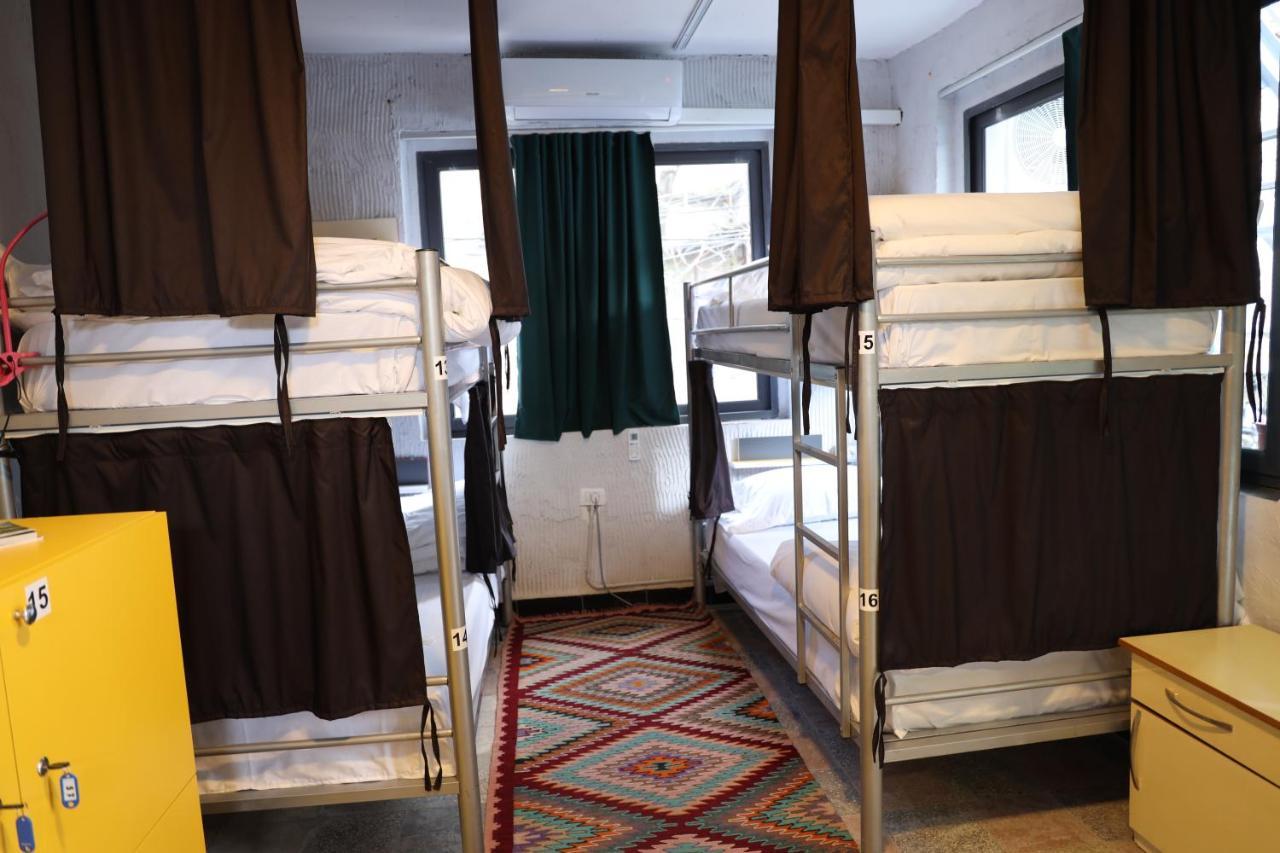 Hoja Hostel Tirana Esterno foto