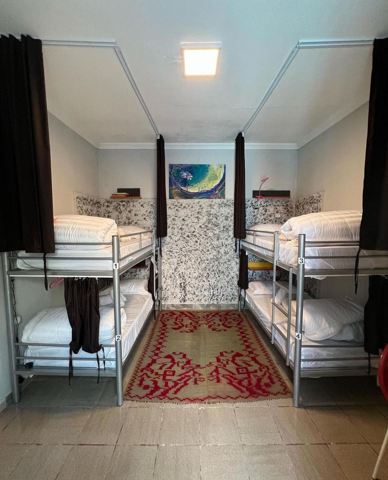 Hoja Hostel Tirana Esterno foto